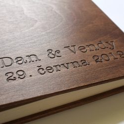 Dřevěné album Dan a Vendy