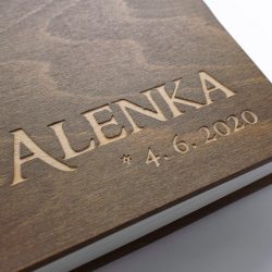 Velké dřevěné fotoalbum Alenka detail